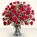 25 adet sevdiklerinize �zel k�rm�z� g�l �i�ekler Cam vazo i�erisinde haz�rlanm�� g�rsel ve etkileyici