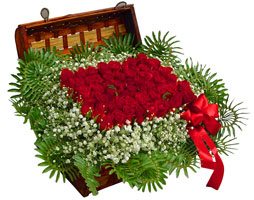 27 adet sevdiklerinize �zel k�rm�z� g�l �i�ekler sepet i�erisinde