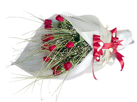 çiçekçi den Bursa çiçek ten 9 adet kaliteli ve görsel kırmızı gül buketi